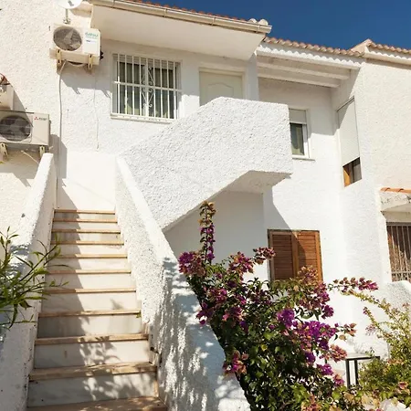 Cerca De La Playa De La Mata Holiday home *